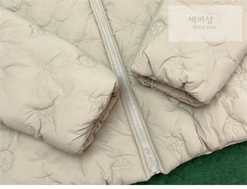 Louis Vuitton 루이비통 모노그램 퀼티드 후디 블루종 2컬러 의류 26번 이미지