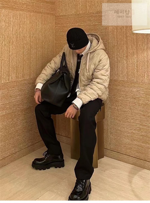 Louis Vuitton 루이비통 모노그램 퀼티드 후디 블루종 2컬러 의류 17번 이미지