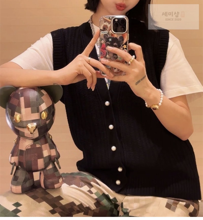 Louis Vuitton 루이비통 블랙 V넥 니트 베스트 의류 3번 이미지