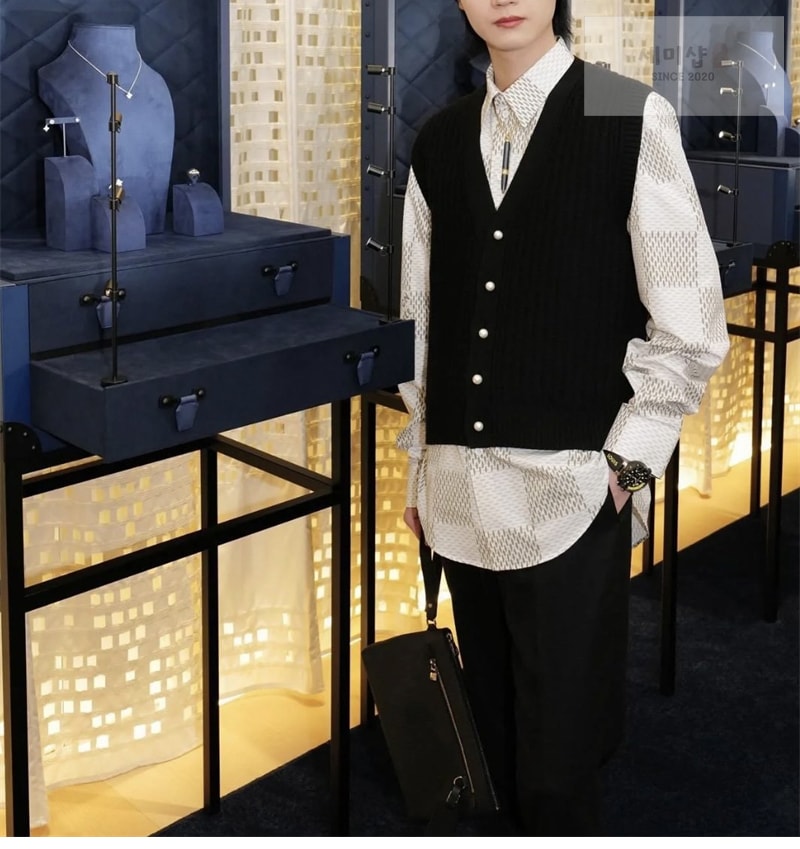 Louis Vuitton 루이비통 블랙 V넥 니트 베스트 의류 21번 이미지