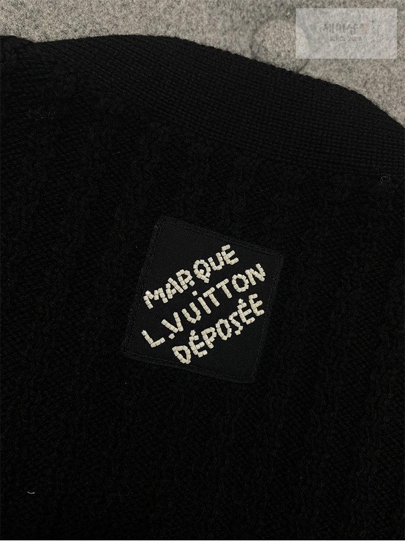Louis Vuitton 루이비통 블랙 V넥 니트 베스트 의류 15번 이미지