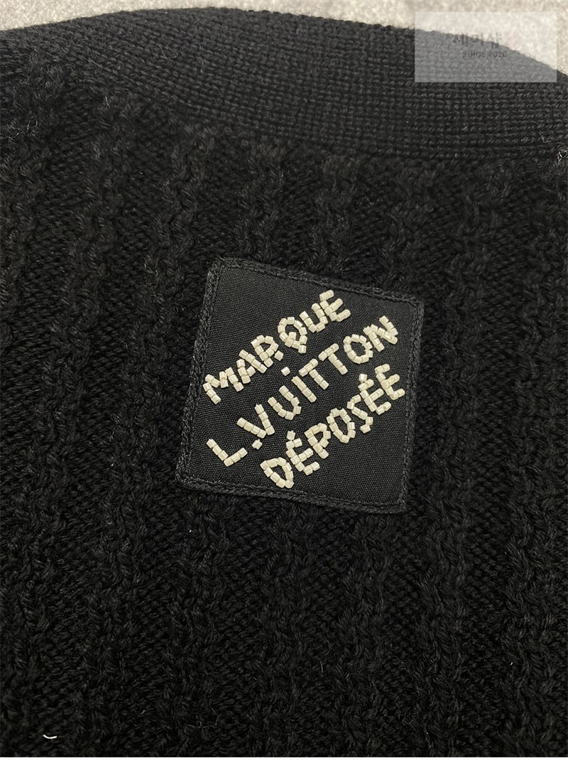 Louis Vuitton 루이비통 블랙 V넥 니트 베스트 의류 19번 이미지