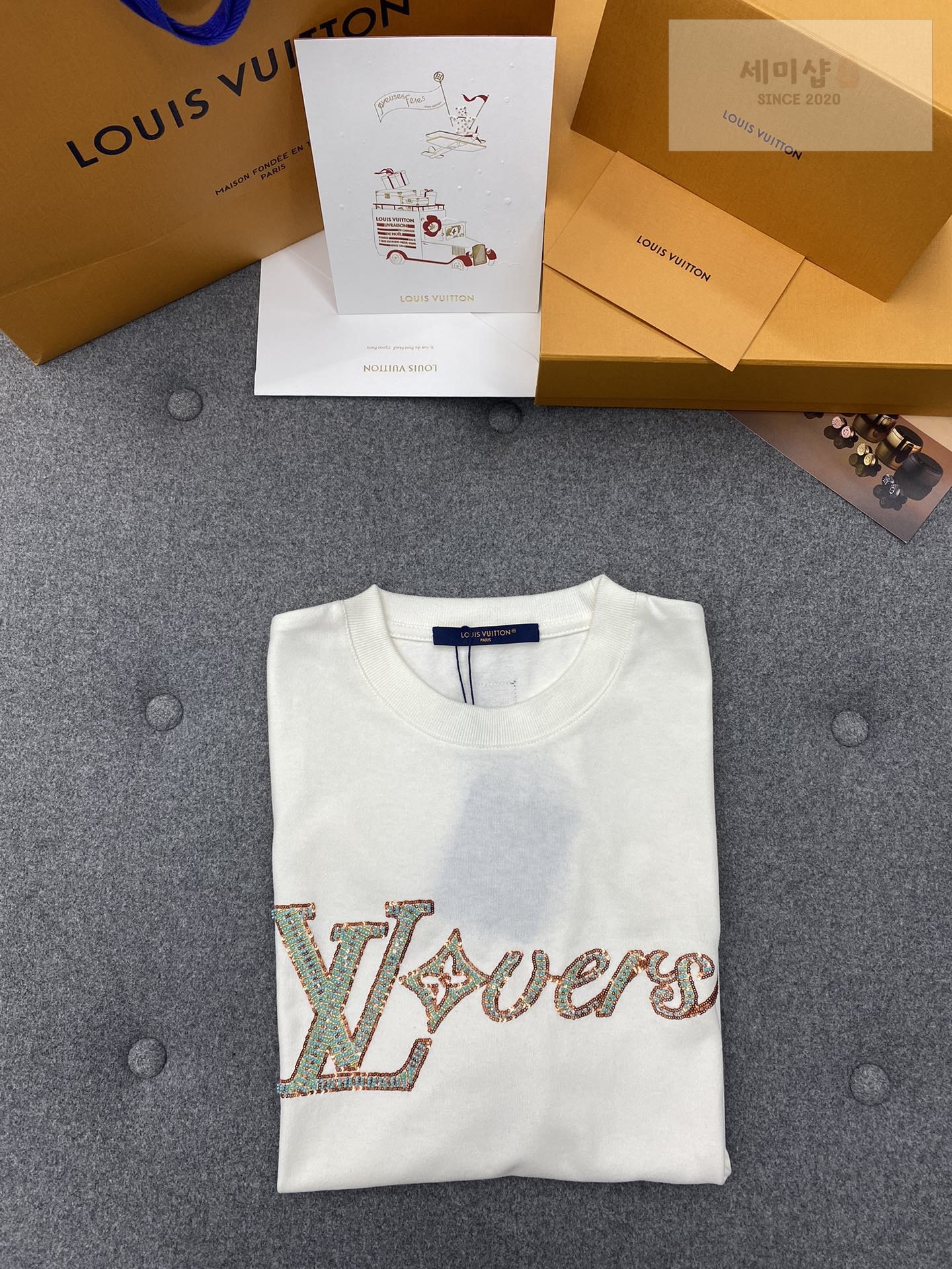 Louis Vuitton 루이비통 비즈 시퀸 LV러버스 시그니처 오가닉 코튼 레귤러핏 반팔 티셔츠 의류 2번 이미지