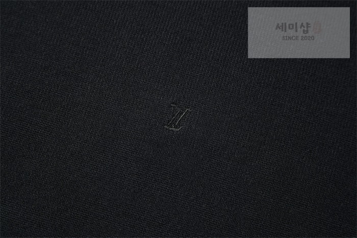 Louis Vuitton 루이비통 스몰 LV 엠브로이더드 크루넥 의류 5번 이미지