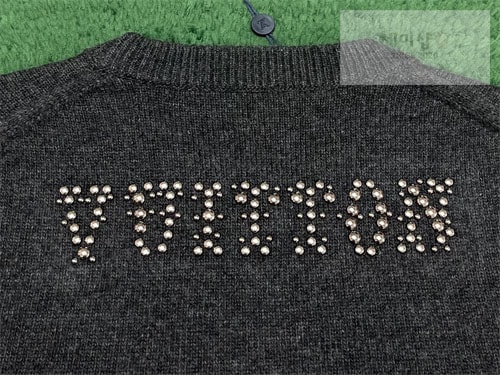 Louis Vuitton 루이비통 스터드LV 엠벨리시드 롱 슬리브드 메리노 울 크루넥 의류 8번 이미지