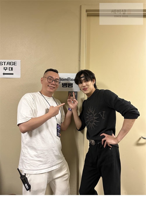 Louis Vuitton 루이비통 스터드LV 엠벨리시드 롱 슬리브드 메리노 울 크루넥 의류 10번 이미지