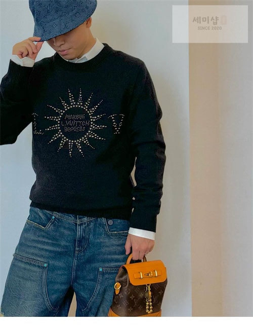 Louis Vuitton 루이비통 스터드LV 엠벨리시드 롱 슬리브드 메리노 울 크루넥 의류 11번 이미지