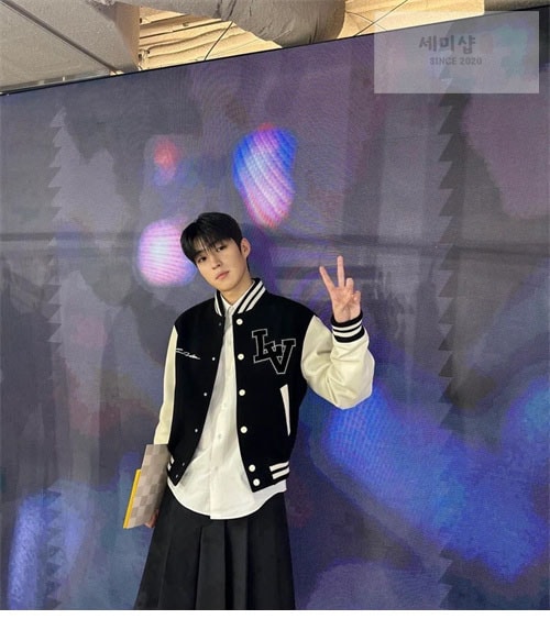 Louis Vuitton 루이비통 시그니처 벨벳 LV 바시티 블루종 자켓 의류 3번 이미지