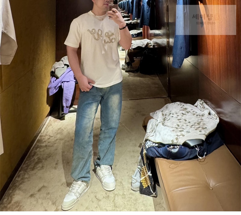 Louis Vuitton 루이비통 엠벨리시드 LV 리본 반팔 티셔츠 의류 14번 이미지