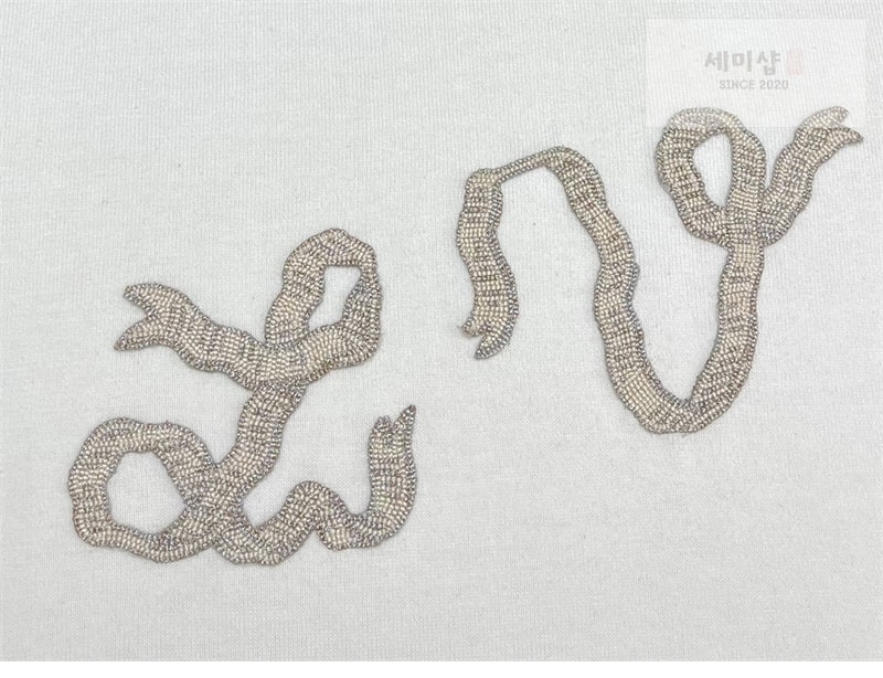 Louis Vuitton 루이비통 엠벨리시드 LV 리본 반팔 티셔츠 의류 7번 이미지