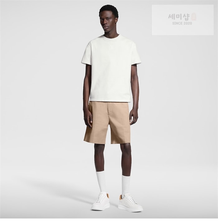 Louis Vuitton 루이비통 엠보스드 LV 반팔 티셔츠 의류 3번 이미지