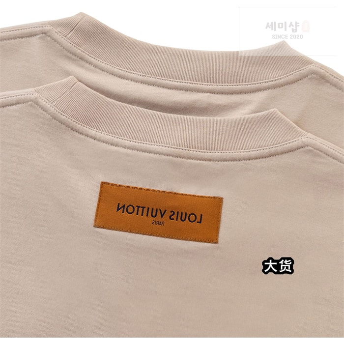 Louis Vuitton 루이비통 엠보스드 LV 반팔 티셔츠 의류 11번 이미지