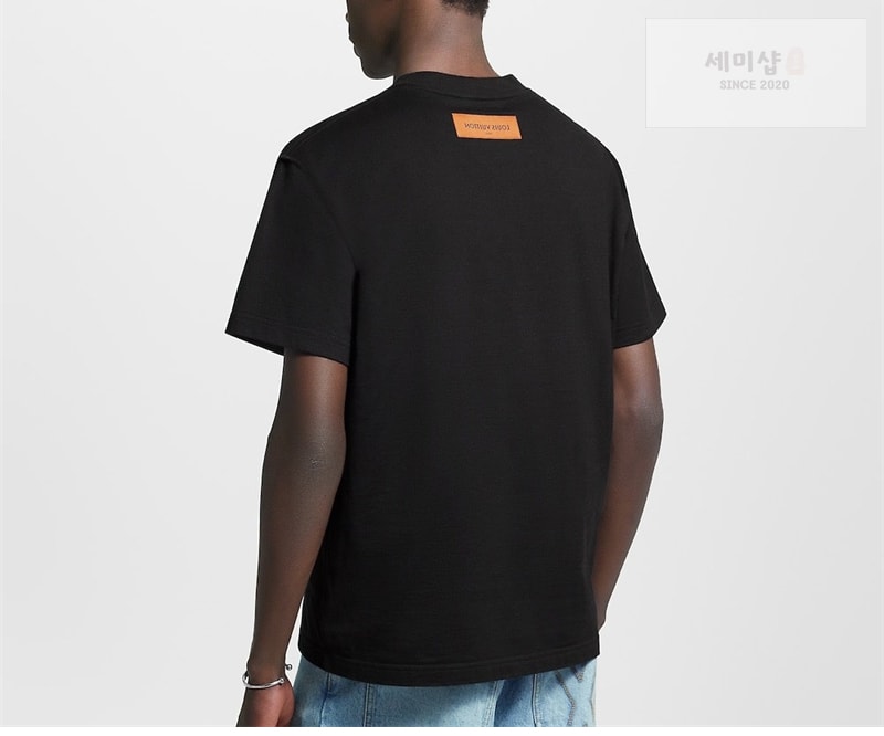 Louis Vuitton 루이비통 엠보스드 LV 티셔츠 의류 21번 이미지