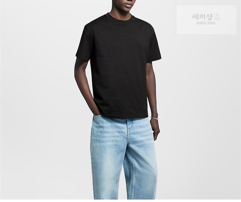 Louis Vuitton 루이비통 엠보스드 LV 티셔츠 의류 3번 이미지