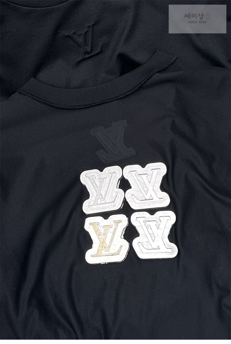 Louis Vuitton 루이비통 엠보스드 LV 티셔츠 의류 18번 이미지