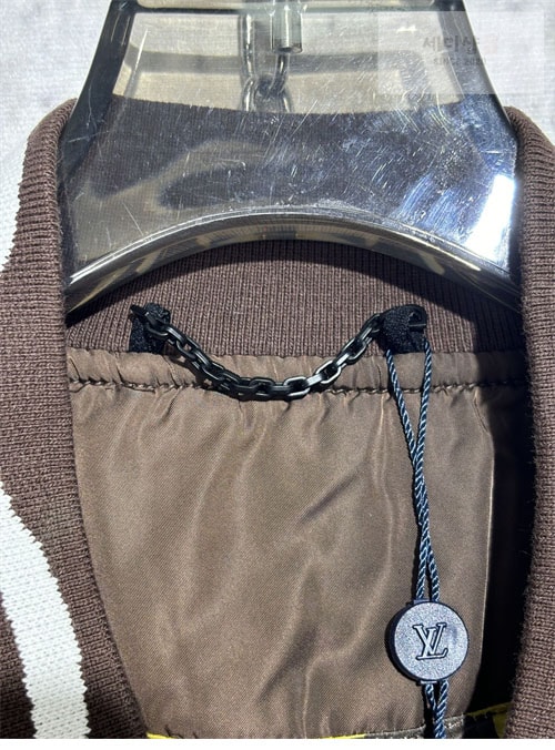 Louis Vuitton 루이비통 엠브로이더드 바시티 자켓 의류 7번 이미지