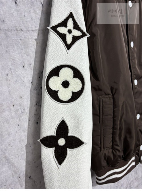 Louis Vuitton 루이비통 엠브로이더드 바시티 자켓 의류 28번 이미지