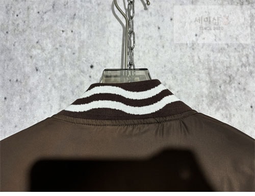 Louis Vuitton 루이비통 엠브로이더드 바시티 자켓 의류 10번 이미지