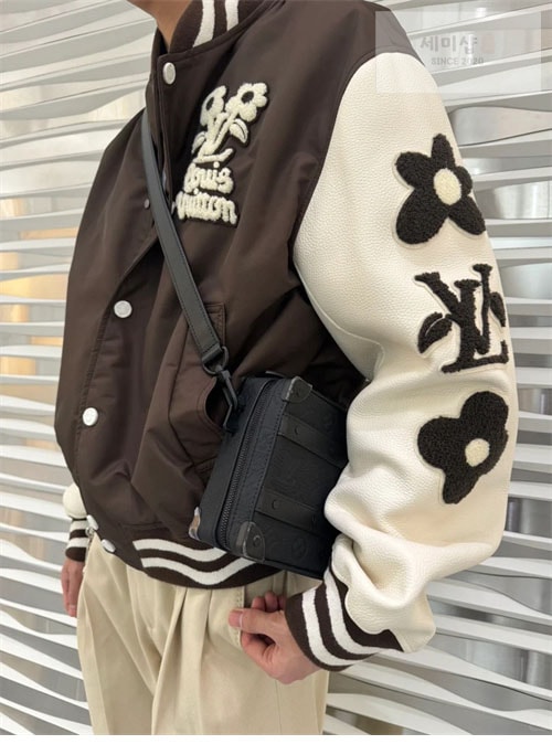 Louis Vuitton 루이비통 엠브로이더드 바시티 자켓 의류 18번 이미지