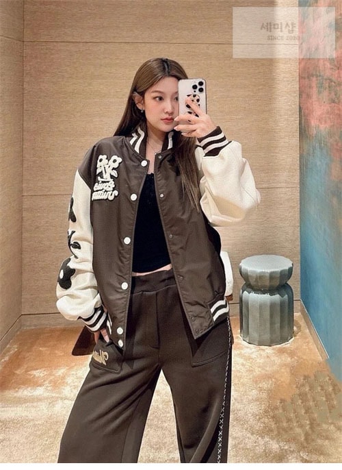 Louis Vuitton 루이비통 엠브로이더드 바시티 자켓 의류 23번 이미지