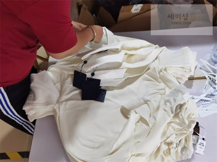 Louis Vuitton 루이비통 엠브로이더드 쇼트 슬리브드 코튼 블렌드 폴로 셔츠 네이비 의류 22번 이미지
