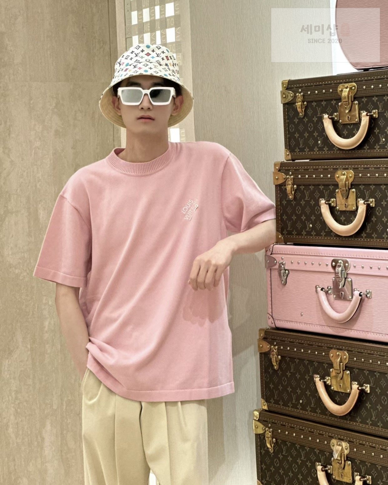 Louis Vuitton 루이비통 엠브로이더드 시그니처 쇼트 슬리브 코튼 니트 반팔 “4COLOR” NO.1 의류 2번 이미지