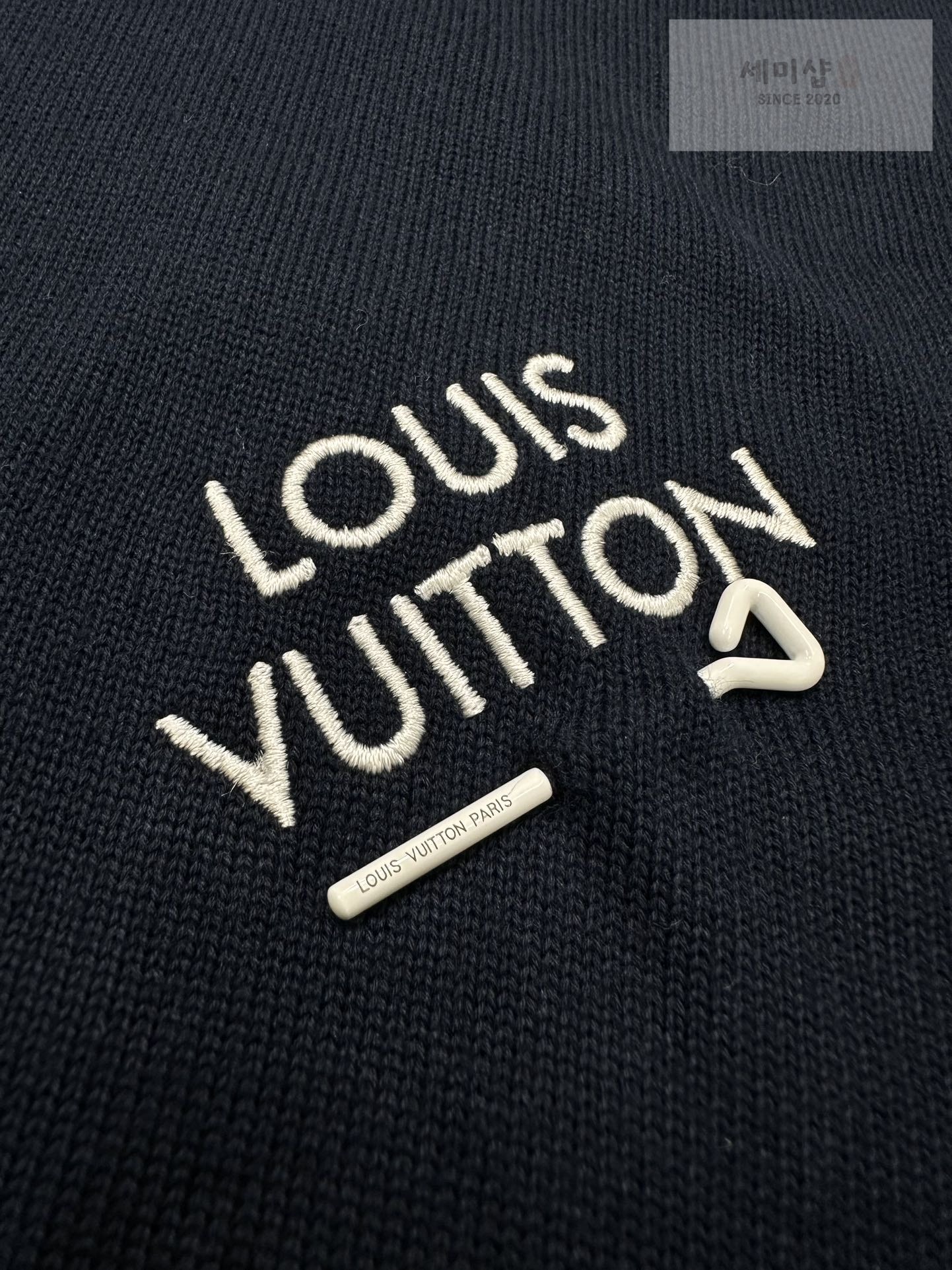 Louis Vuitton 루이비통 엠브로이더드 시그니처 쇼트 슬리브 코튼 니트 반팔 “4COLOR” NO.1 의류 5번 이미지