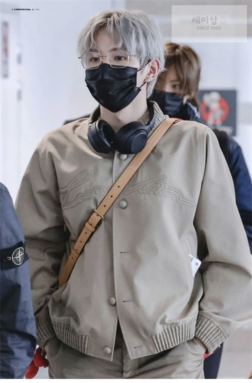 Louis Vuitton 루이비통 엠브로이더드 코튼 블렌드 블루종 보머 의류 15번 이미지