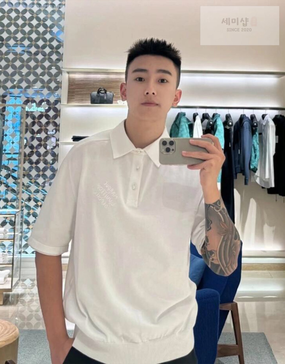 Louis Vuitton 루이비통 엠브로이더드 코튼 블렌드 폴로 반팔 티셔츠 “2COLOR” NO.1 의류 5번 이미지