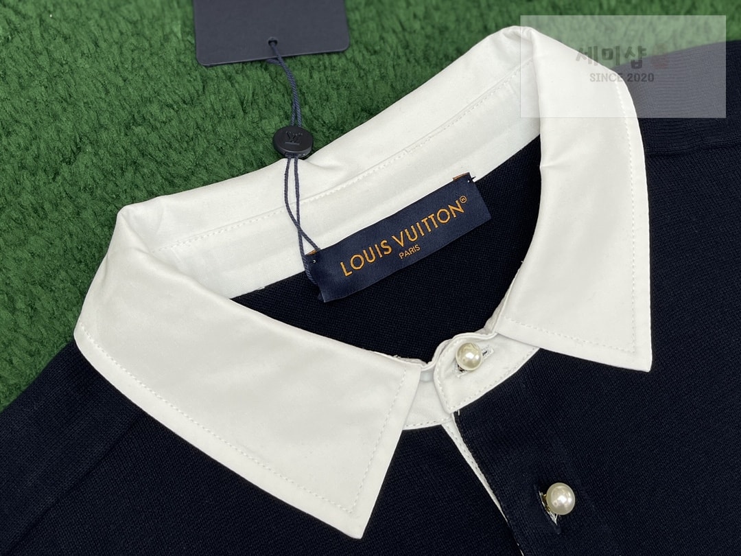 Louis Vuitton 루이비통 엠브로이더드 코튼 블렌드 폴로 반팔 티셔츠 “2COLOR” NO.1 의류 10번 이미지