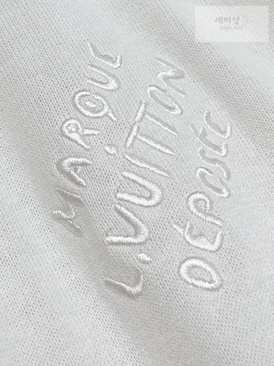 Louis Vuitton 루이비통 엠브로이더드 코튼 블렌드 폴로 반팔 티셔츠 “2COLOR” NO.1 의류 16번 이미지