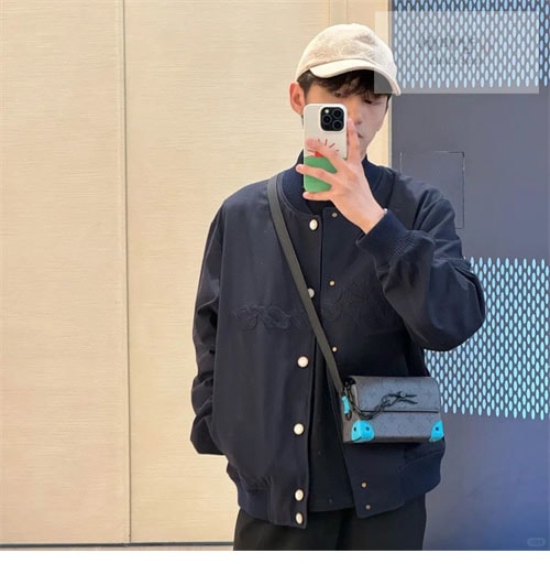 Louis Vuitton 루이비통 엠브로이더드 LV 러버 블루종 자켓 의류 18번 이미지
