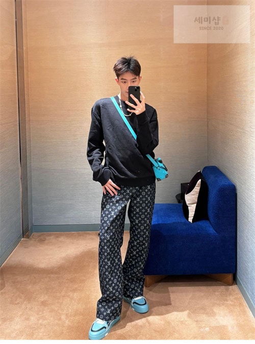 Louis Vuitton 루이비통 엠브로이더드 LV 아라베스크 크루넥 맨투맨 의류 1번 이미지