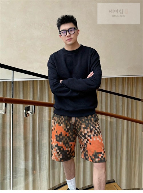 Louis Vuitton 루이비통 엠브로이더드 LV 아라베스크 크루넥 맨투맨 의류 4번 이미지