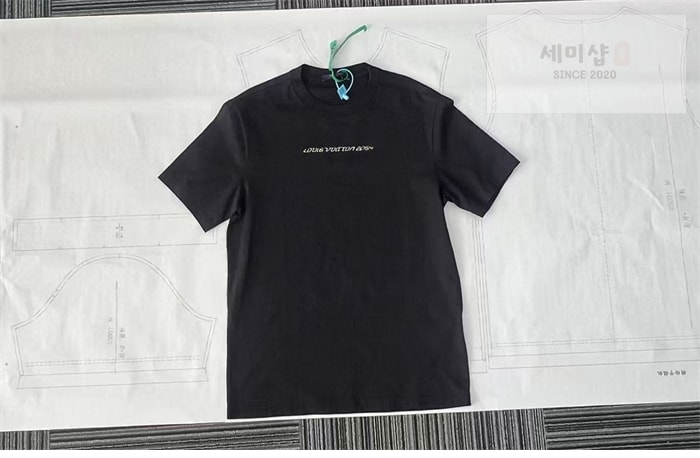 Louis Vuitton 루이비통 2054 시그니처 반팔 티셔츠 레플리카 11번 이미지 - 의류 | 세미샵 레플리카 사이트