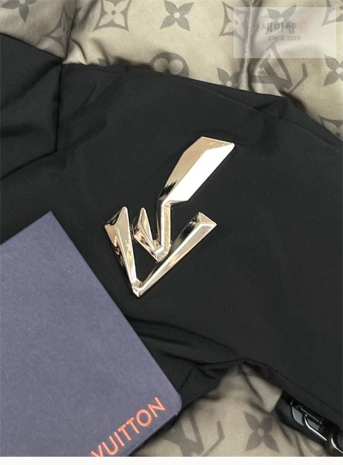 Louis Vuitton 루이비통 2054 히트 리액티브 푸퍼 의류 18번 이미지