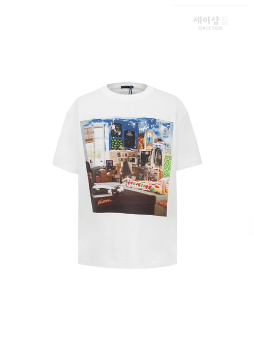 Louis Vuitton 루이비통 23AW LV Teen Bedroom 프린트 반팔 티셔츠 의류 5번 이미지