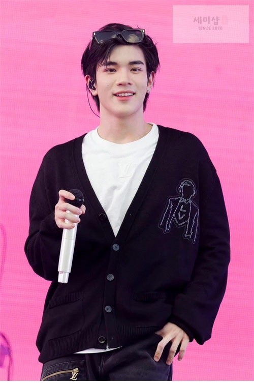Louis Vuitton 루이비통 23SS 메리노 울 자수 가디건 의류 4번 이미지