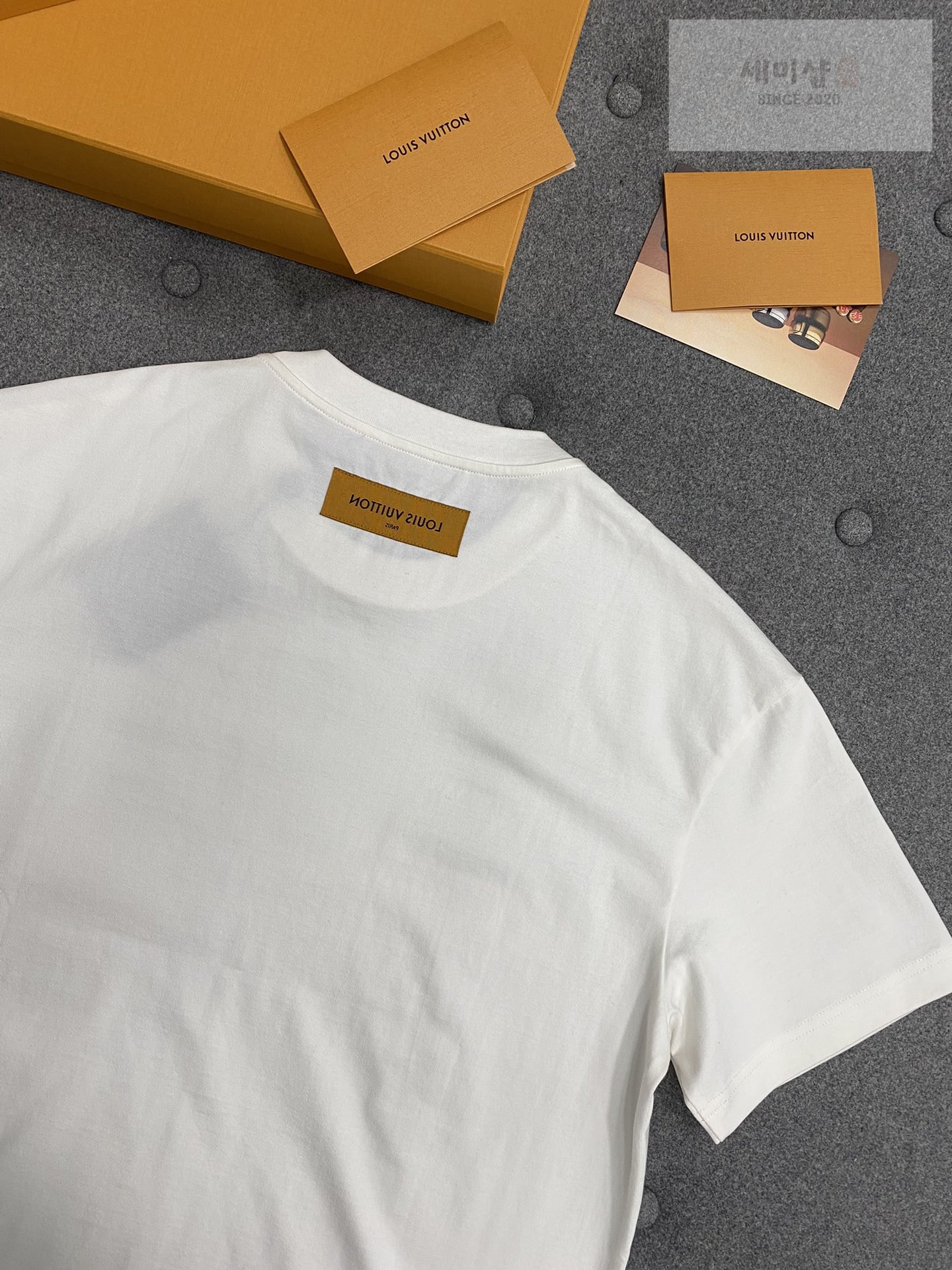 Louis Vuitton 루이비통 23SS 하이브리드 코튼 반팔 티셔츠 화이트 의류 8번 이미지