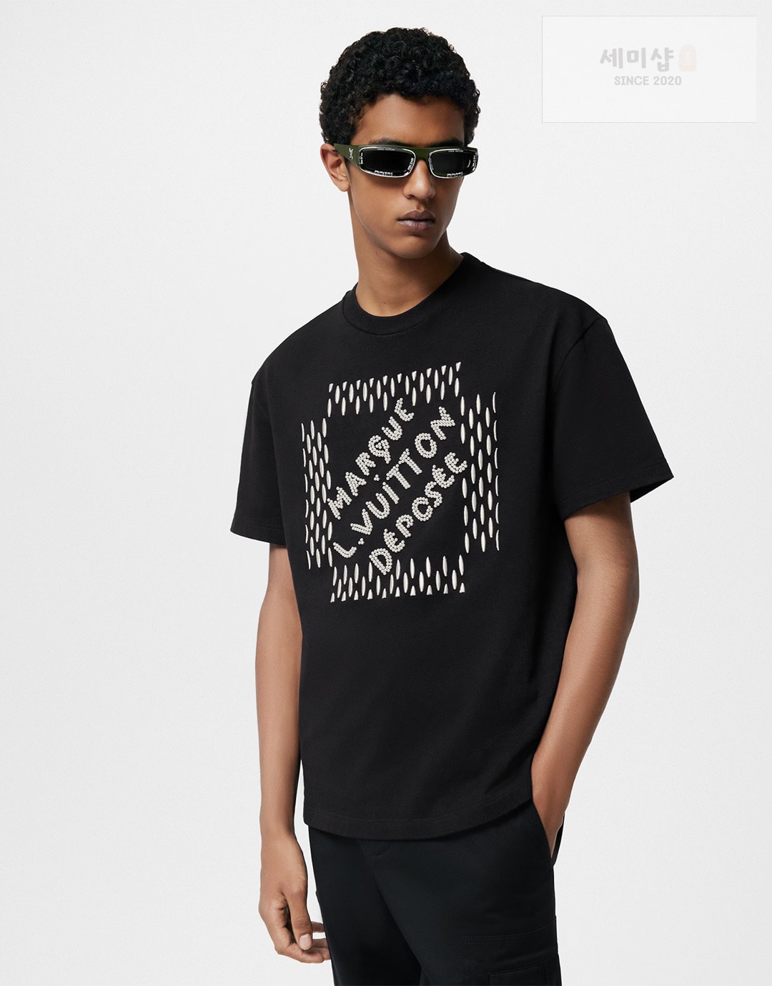 Louis Vuitton 루이비통 24SS 엠브로이더드 시그니처 비즈 디테일 반팔 티셔츠 블랙 의류 2번 이미지