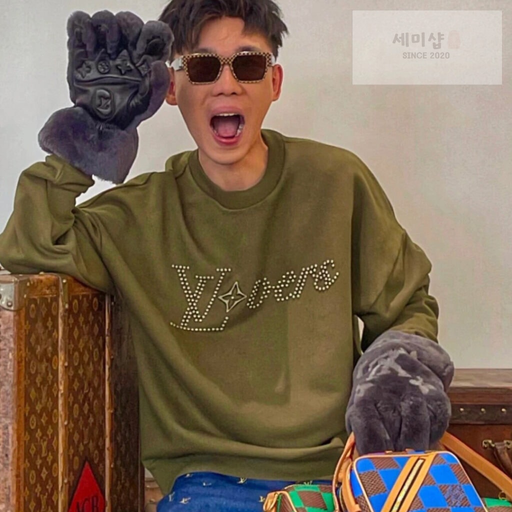 Louis Vuitton 루이비통 24SS 코튼 시그니처 크루넥 맨투맨 카키 의류 13번 이미지