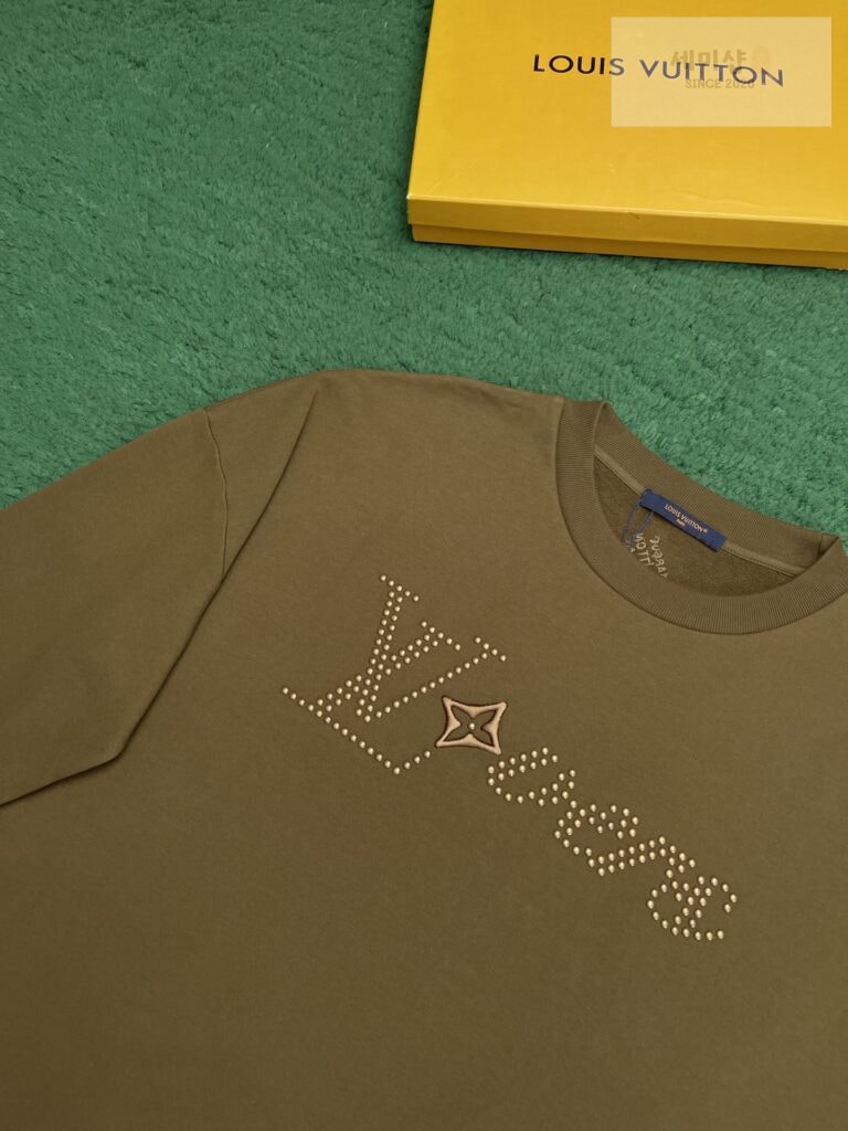 Louis Vuitton 루이비통 24SS 코튼 시그니처 크루넥 맨투맨 카키 의류 6번 이미지