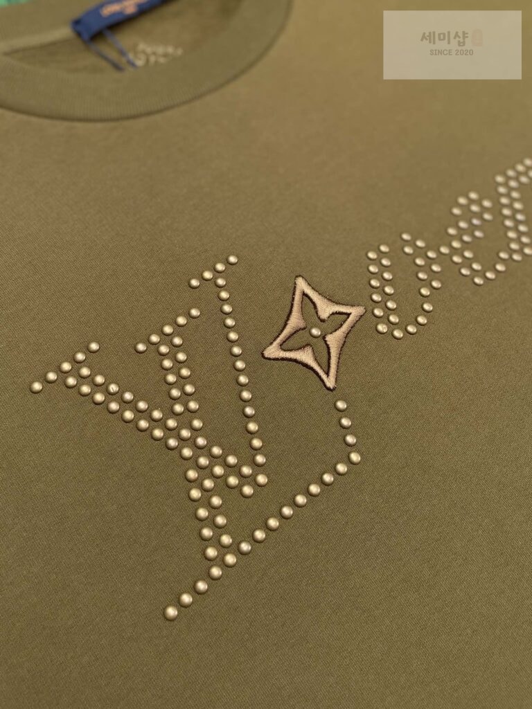Louis Vuitton 루이비통 24SS 코튼 시그니처 크루넥 맨투맨 카키 의류 7번 이미지