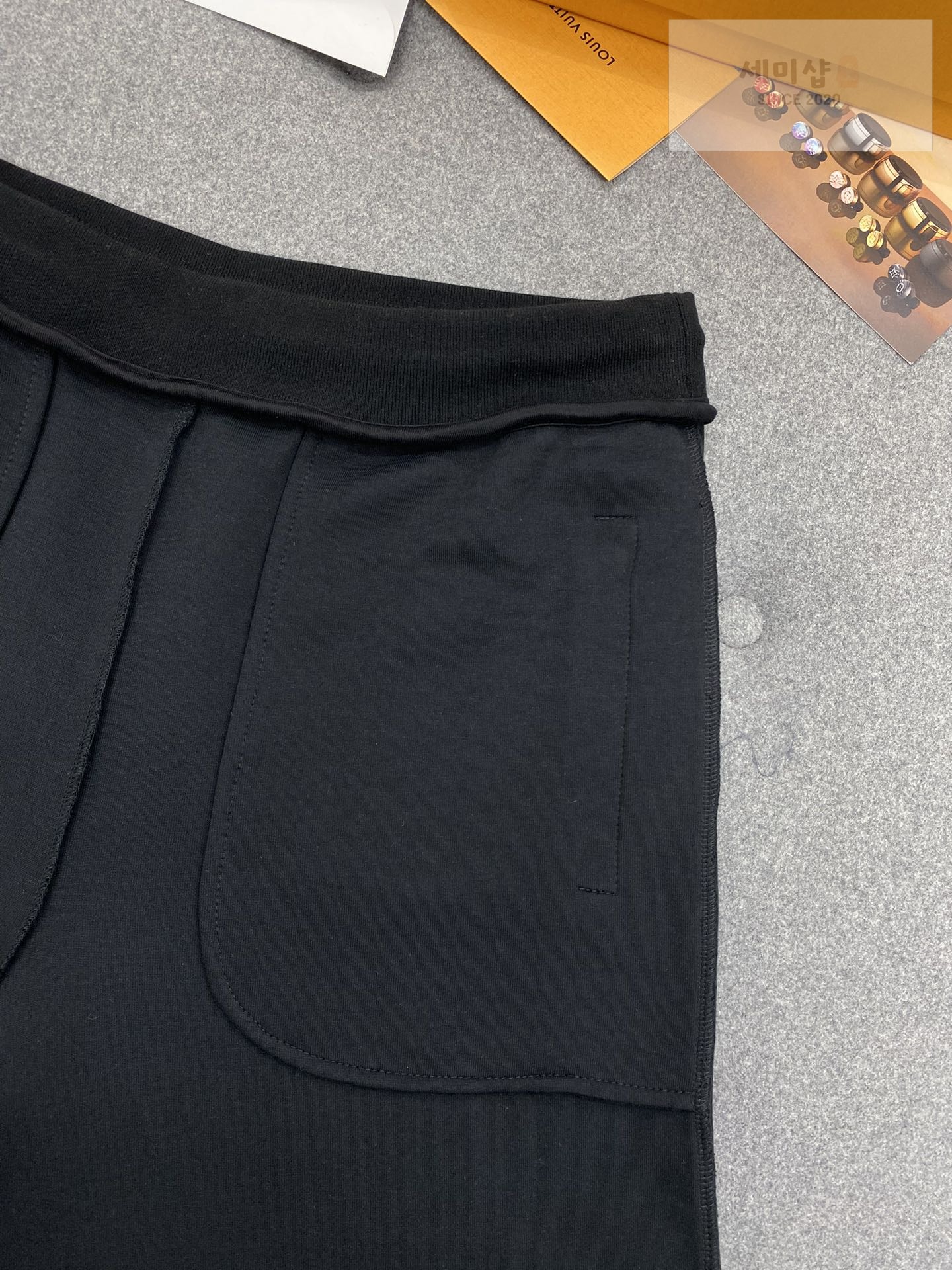 Louis Vuitton 루이비통 24SS 포켓 지퍼 진주 장식 톤온톤 자수 코튼 저지 쇼츠 레플리카 10번 이미지 - 의류 | 세미샵 레플리카 사이트