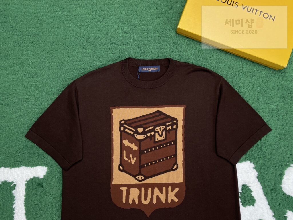 Louis Vuitton 루이비통 24SS LV 로고 트렁크 니트 반팔티셔츠 브라운 의류 11번 이미지