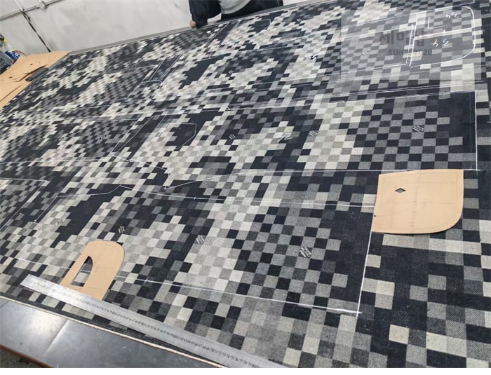 Louis Vuitton 루이비통 25SS 다미에 블랙 데님 팬츠 의류 11번 이미지