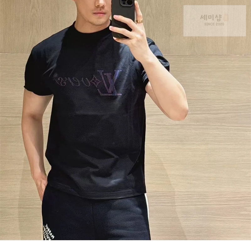 Louis Vuitton 루이비통 25SS 이리데슨트 LV 남성 반팔 티셔츠 레플리카 21번 이미지 - 의류 | 세미샵 레플리카 사이트