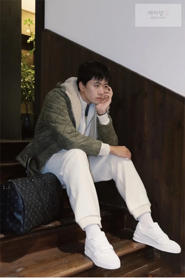 Louis Vuitton 루이비통 25SS LV로고 조거 팬츠 의류 4번 이미지