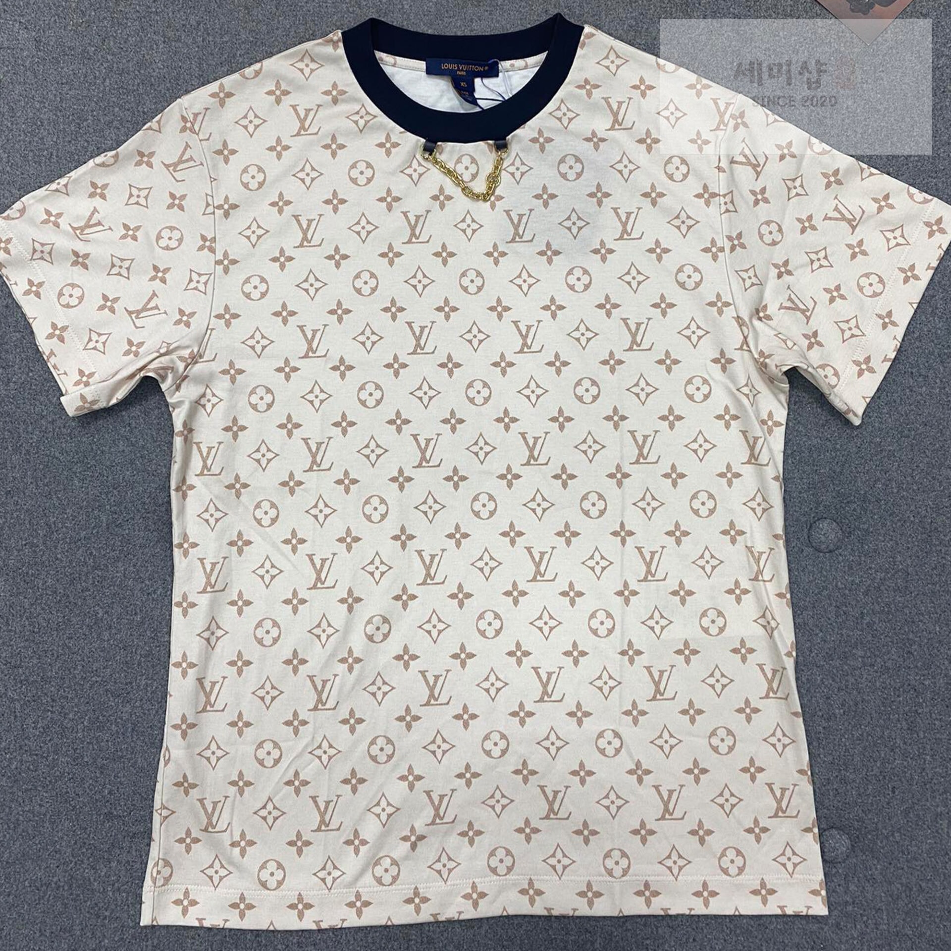 Louis Vuitton 루이비통 3D 모노그램 그래픽 레큘러 핏 반팔 티셔츠 의류 1번 이미지