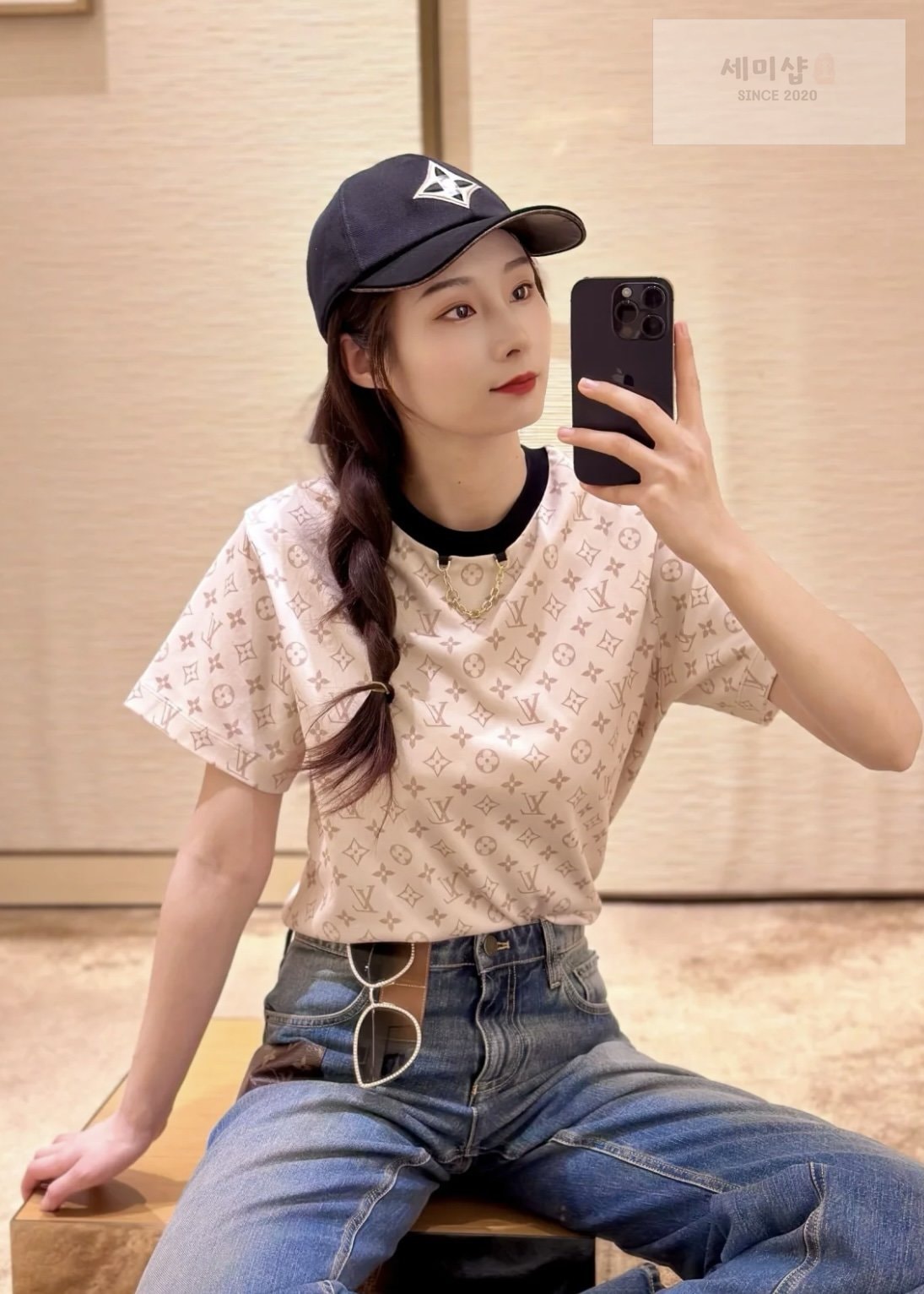 Louis Vuitton 루이비통 3D 모노그램 그래픽 레큘러 핏 반팔 티셔츠 의류 2번 이미지